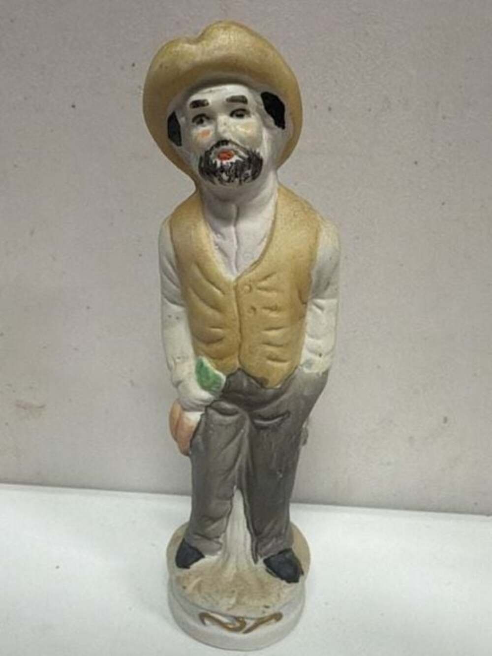 Homco Farmer Figurine Holding Carrots
